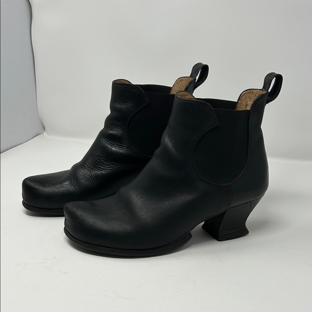 John Fluevog Wearever Danke Low Heel Black Leather Chelsea Boot Size 9.5 0056